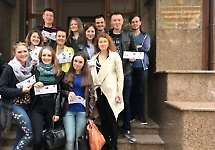 Студенти БДМУ розповідали чернівчанам про «Ґаджетоманію» Студенти БДМУ розповідали чернівчанам про «Ґаджетоманію»