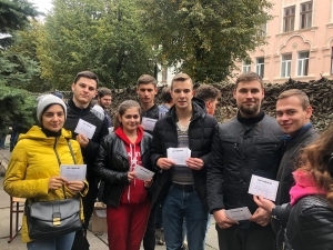 Студенти БДМУ долучилися до рекорду України з плетіння найбільшої маскувальної сітки для Збройних Сил України